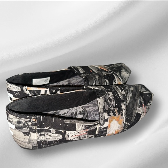 TOMS x LUCASFILM Star Wars Women’s Canvas Slip-On Shoes Darth Vader Size 7.5 - Picture 2 of 6